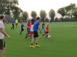 Laatste training S.K.N.W.K. JO9-1 van seizoen 2022-2023 (partijtje tegen de ouders) (30/178)